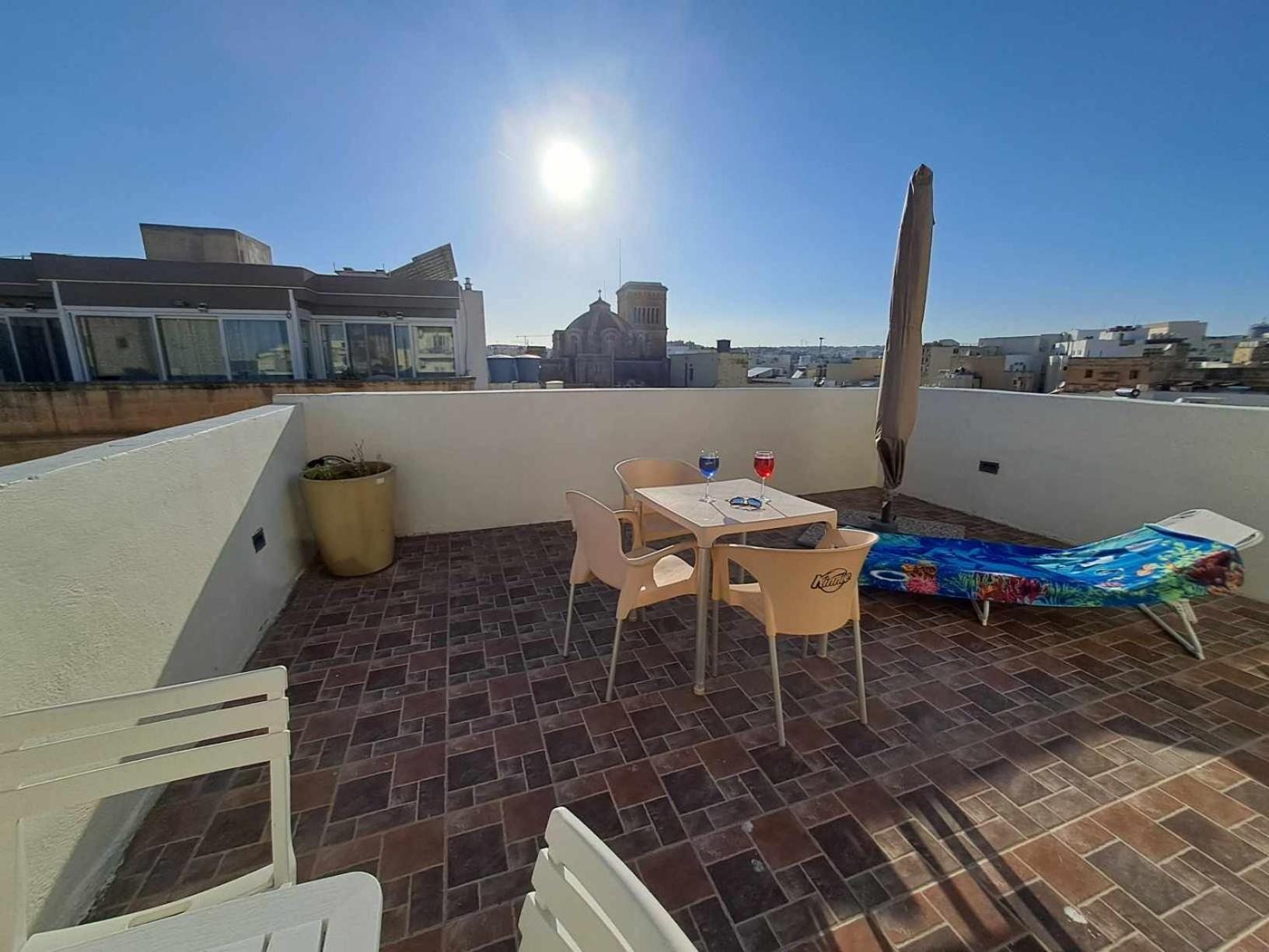 Апартаменты St Julians Sliema Penthouse 3 Minutes Walk From Seafront Экстерьер фото